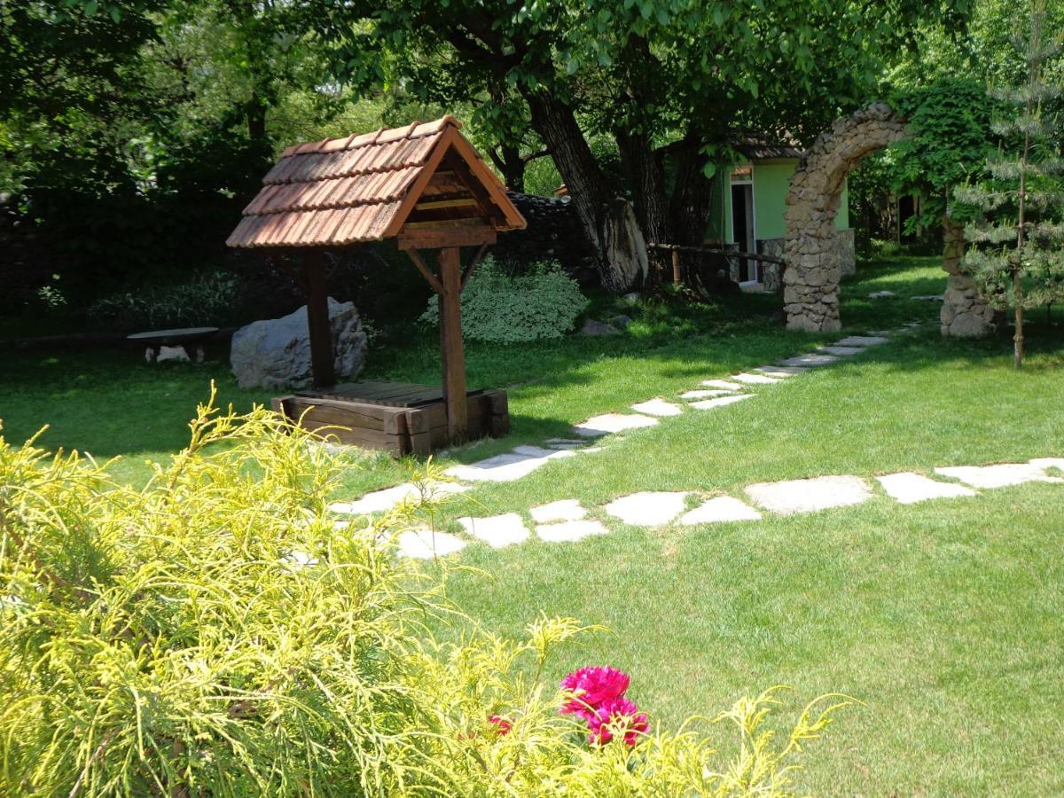 Bed and Breakfast Eco Garden Дилижан Экстерьер фото